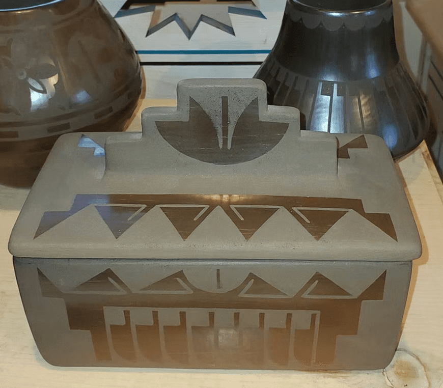 Decorative pottery box with geometric patterns